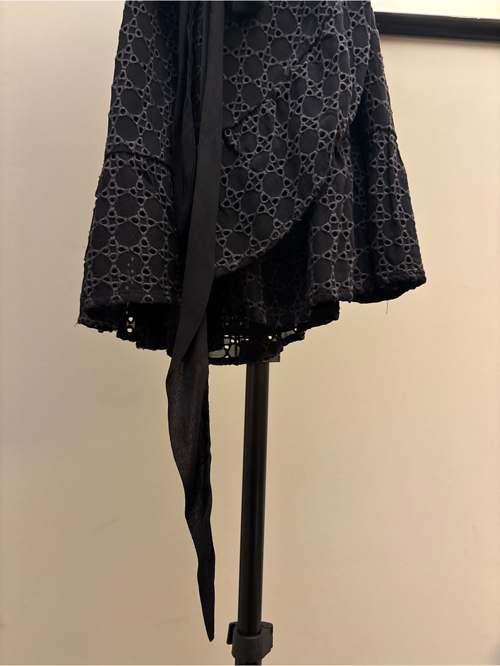AllSaints Marlow Ette Black Eyelet Lace Wrap Mini Dress US 8 UK 12 - Picture 5 of 6